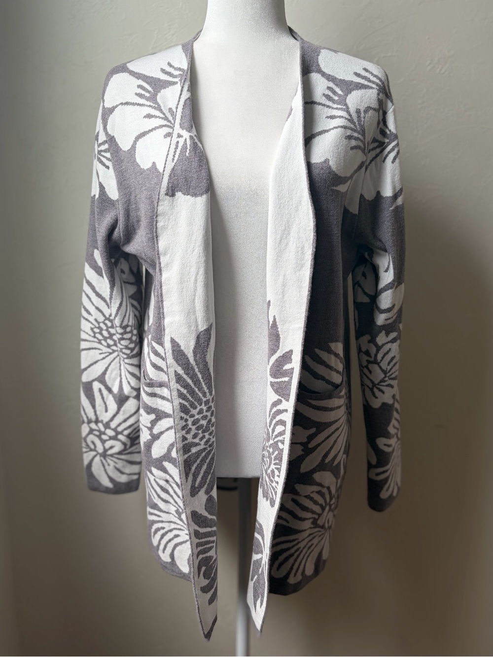 Stioni Gray Cream Floral Open Front Cardigan L